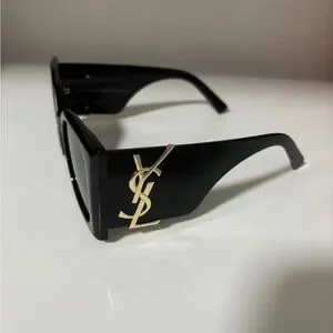 Yves Saint Laurent | Accessories | Black Angular Oversized  display picture 1